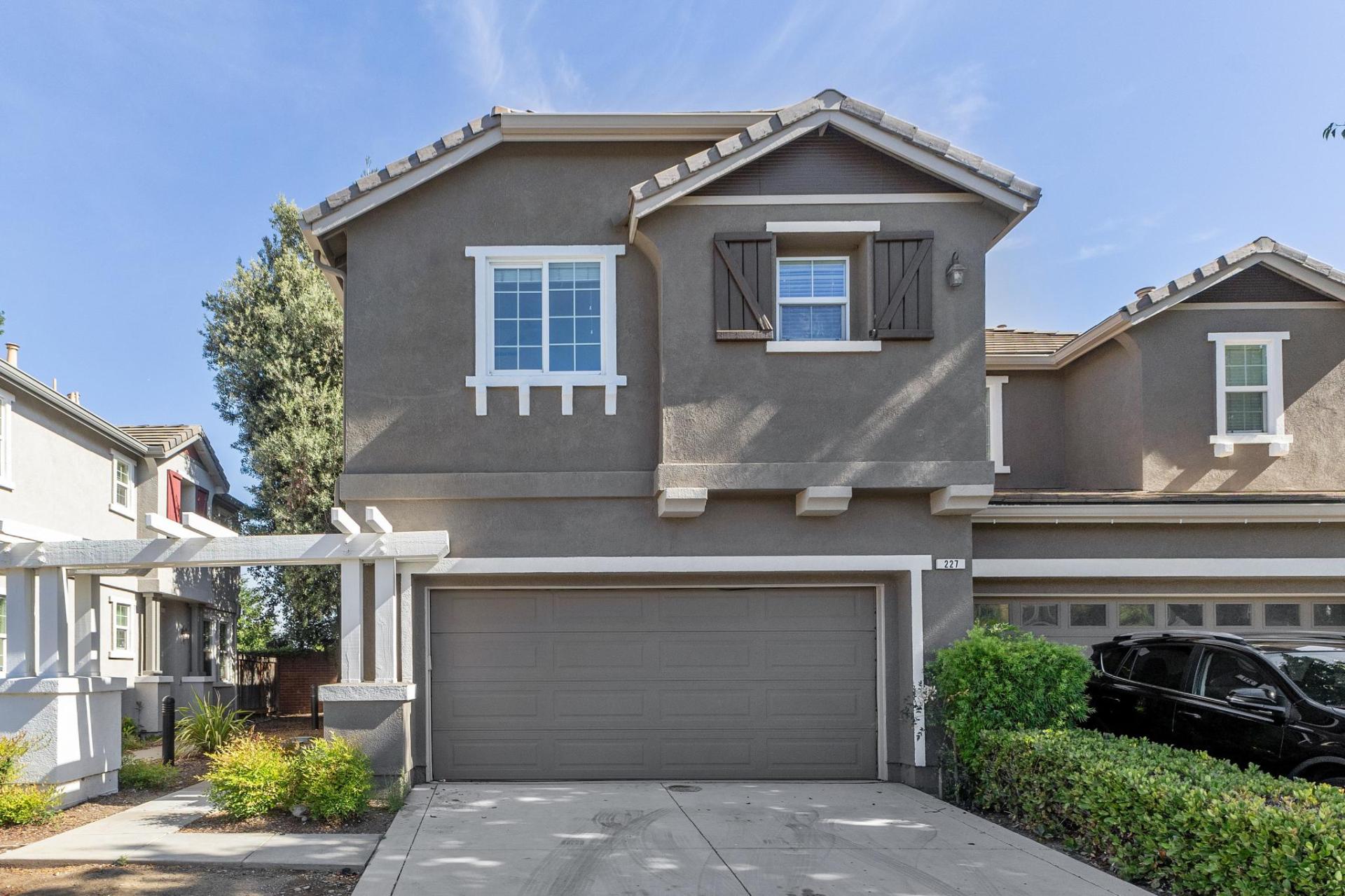 Photo of 227 Washington Drive