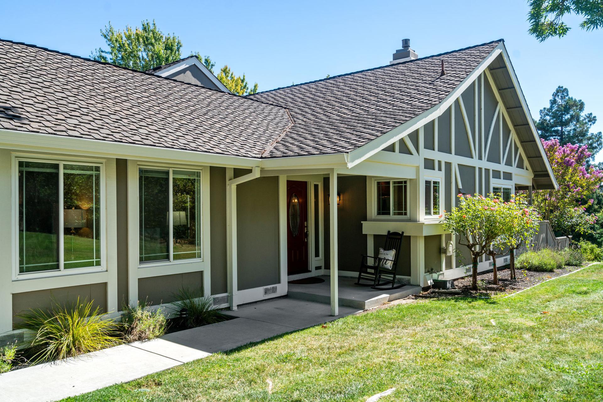Photo of 712 Lakeside Court